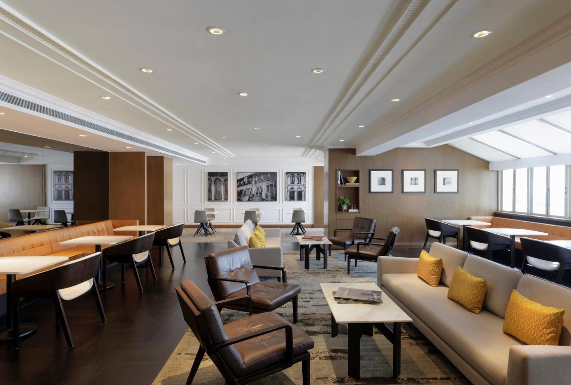 Voco Orchard Singapore By Ihg Extérieur photo The Club lounge at Hong Kong International Airport