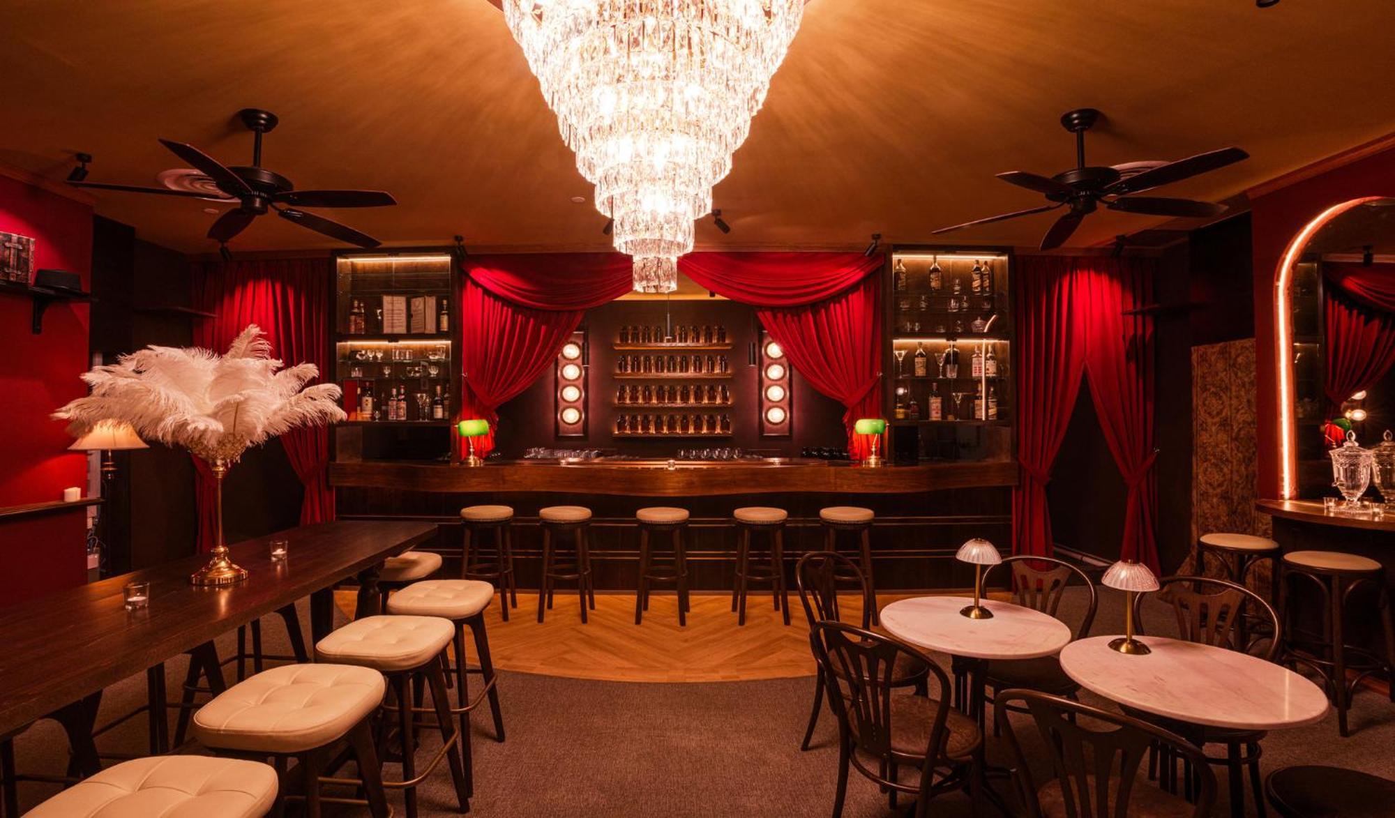 Voco Orchard Singapore By Ihg Extérieur photo The interior of the bar