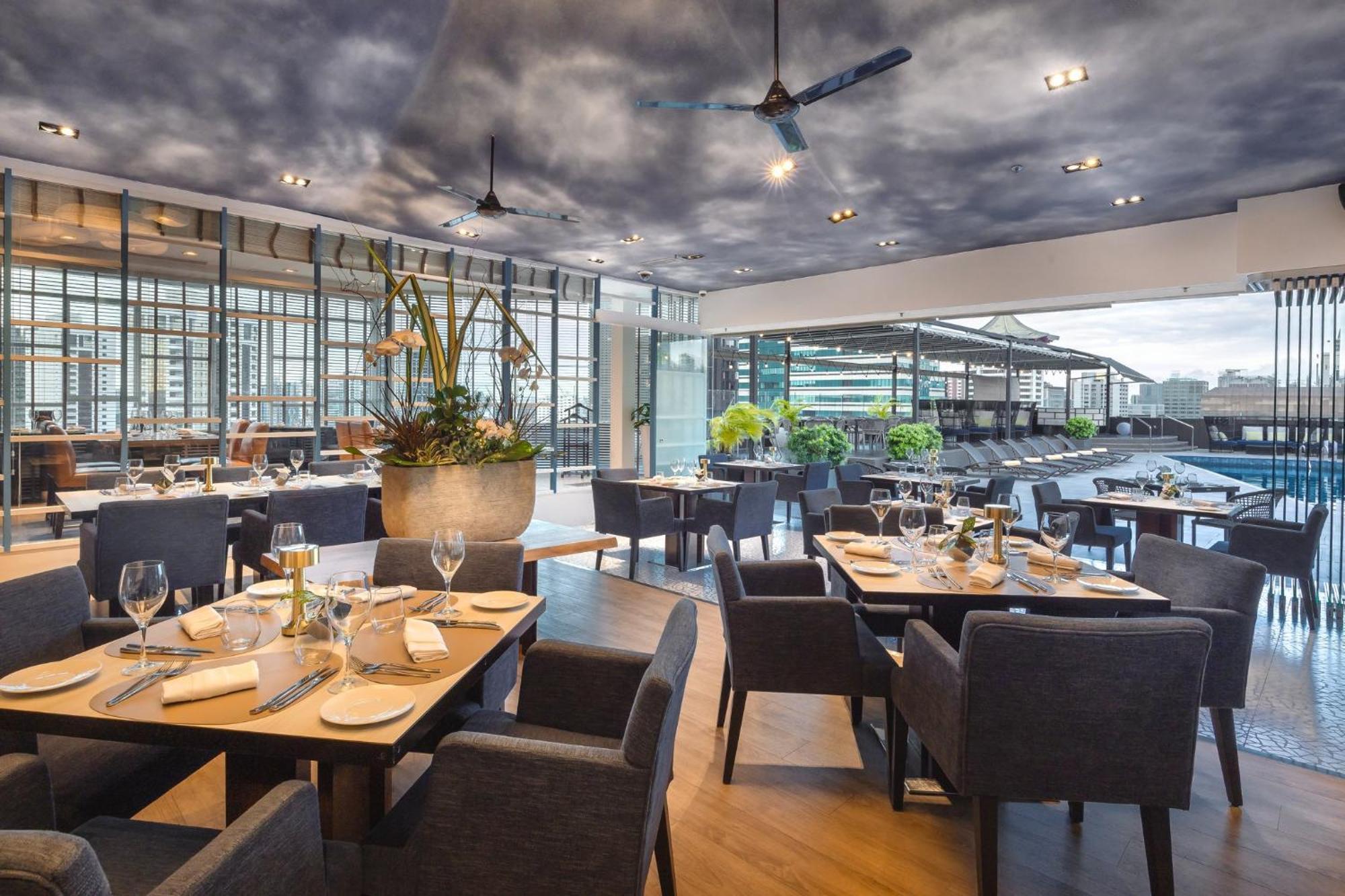 Voco Orchard Singapore By Ihg Extérieur photo Restaurant Cloud 9