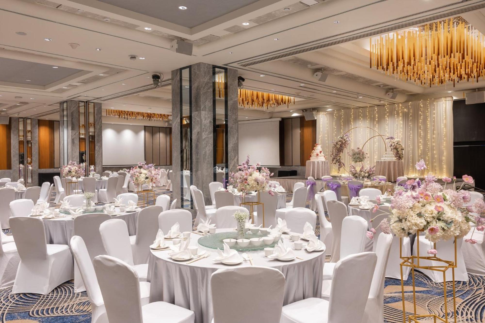 Voco Orchard Singapore By Ihg Extérieur photo Wedding reception at the Grand Ballroom
