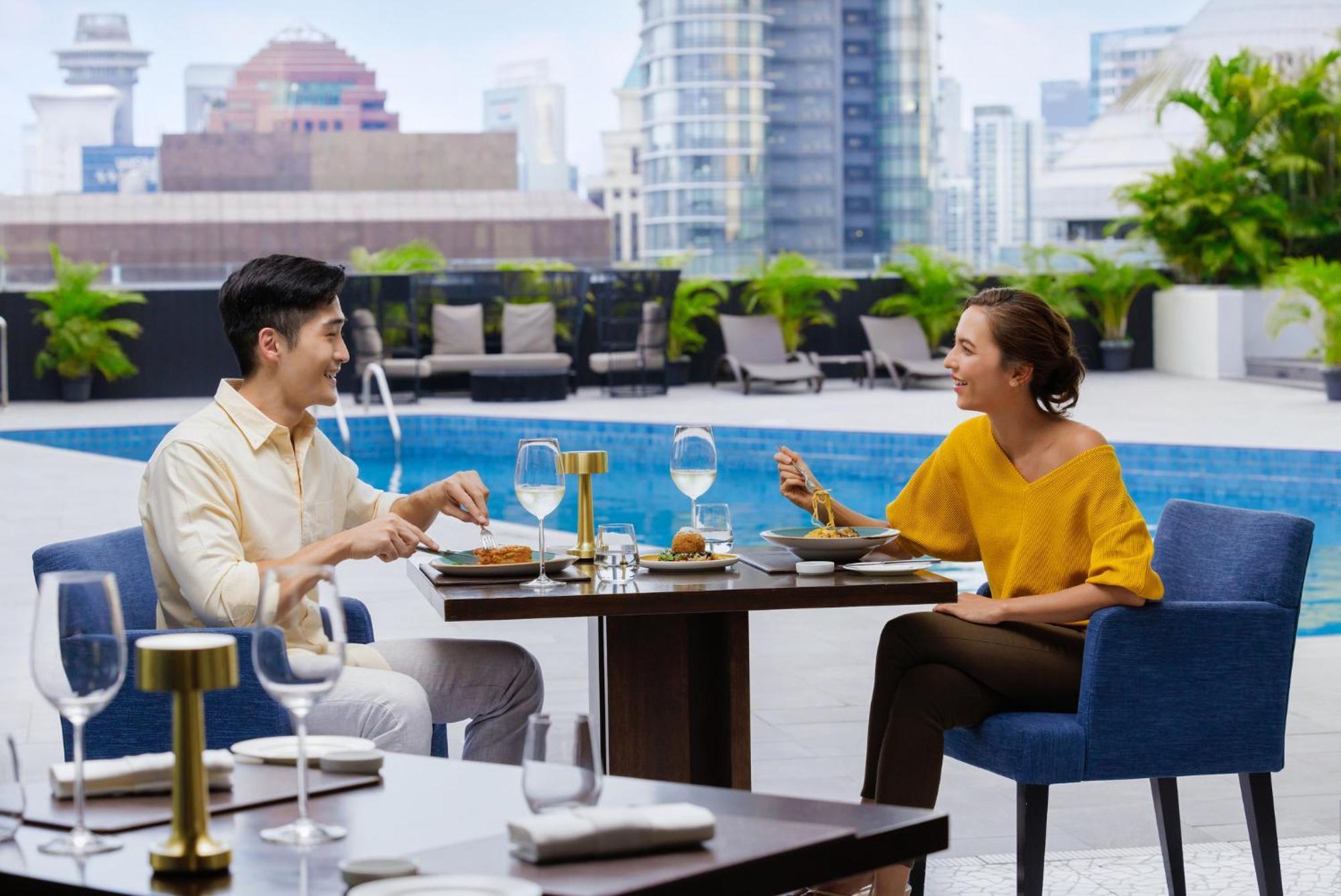 Voco Orchard Singapore By Ihg Extérieur photo The Pool Bar