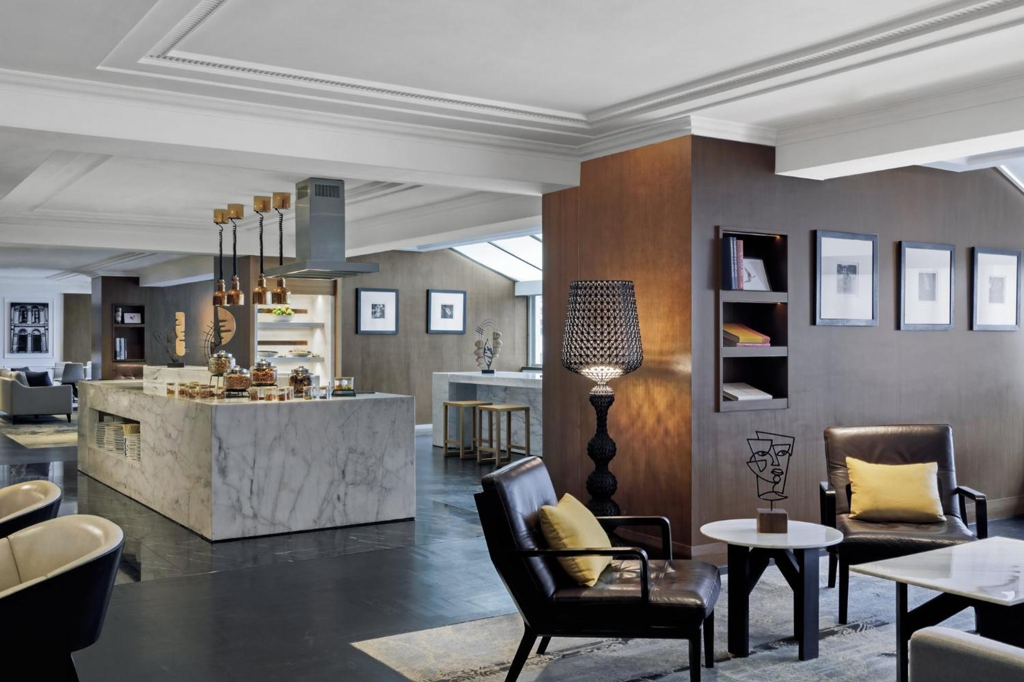 Voco Orchard Singapore By Ihg Extérieur photo The Club lounge at London Heathrow Airport