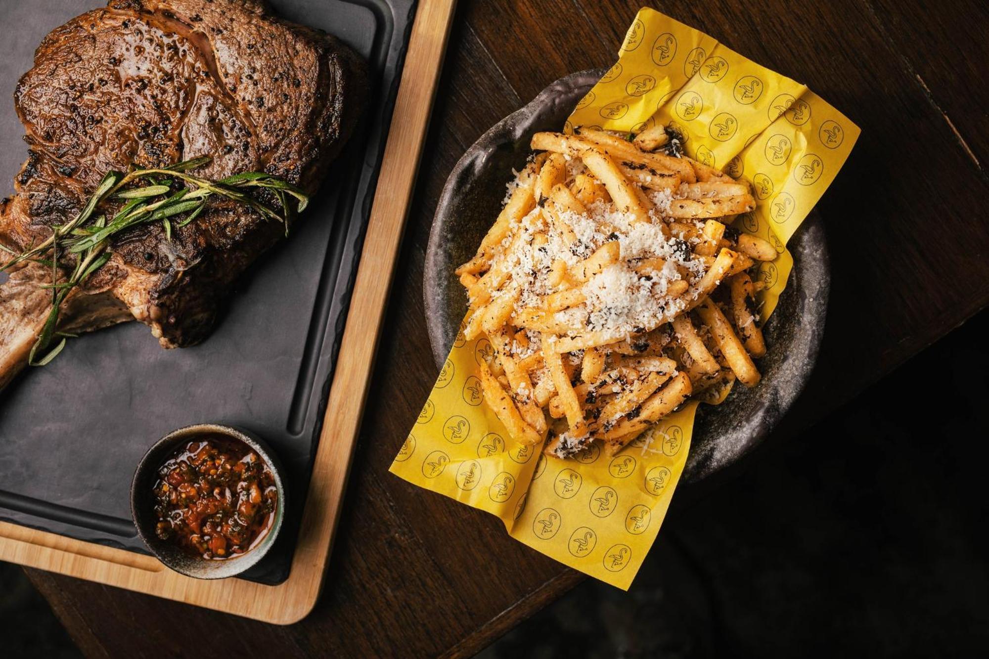 Voco Orchard Singapore By Ihg Extérieur photo A plate of chips and steak